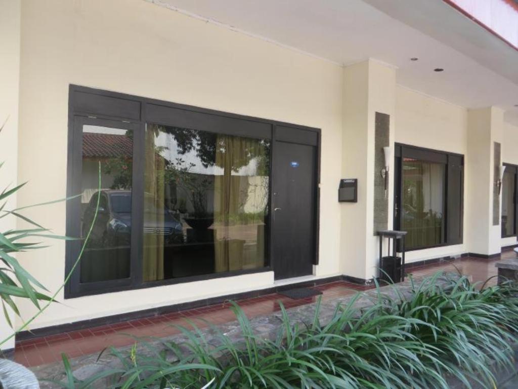 Insumo Palace Hotels & Resorts Kediri (East Java) Exterior foto